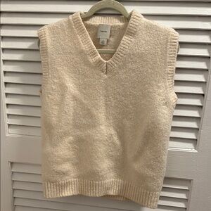 Calvin Klein Women's Cream V-Neck Sweater